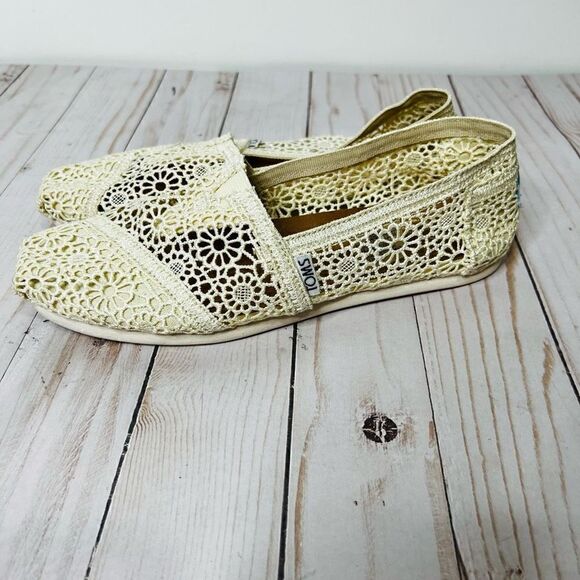 TOMS Cream Lace Flat Slip On Canvas Shoes Sz 7 - Picture 1 of 5